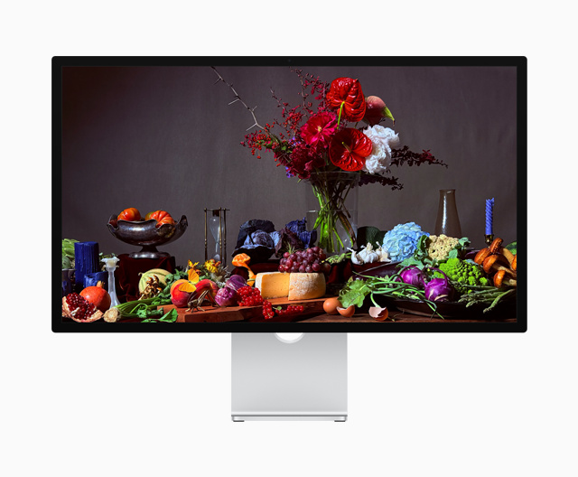 Studio Display - Standard glass - Tilt-adjustable stand